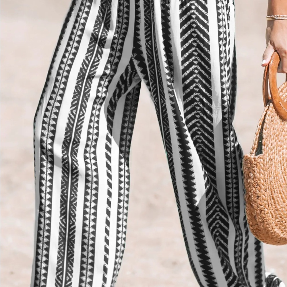 NWT Woman’s Cupshe Black and White Geometric Wide Leg Jogger Pants Smocked Sz M